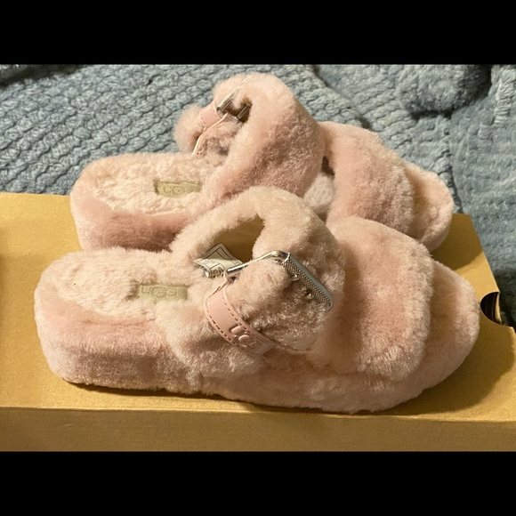 UGG Fluff yeah slide - Picture 1 of 2